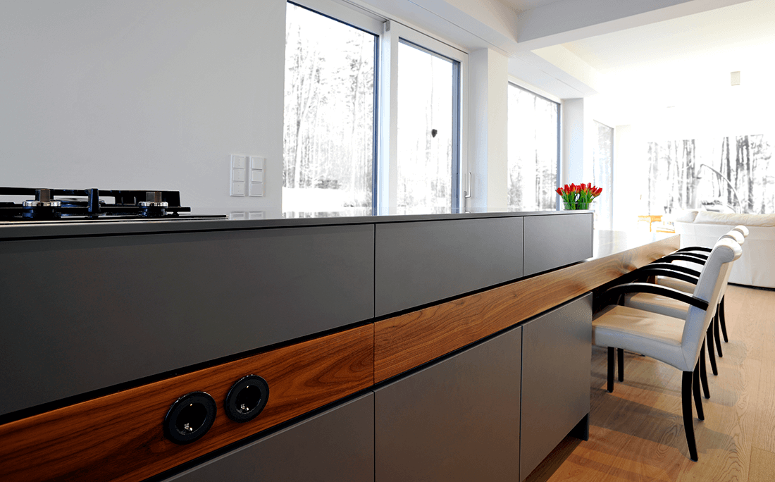 Wohnen W.A Küche Arbeitsplatte grau mit integriertem Esstisch aus Holz - Küche, Privatbereich